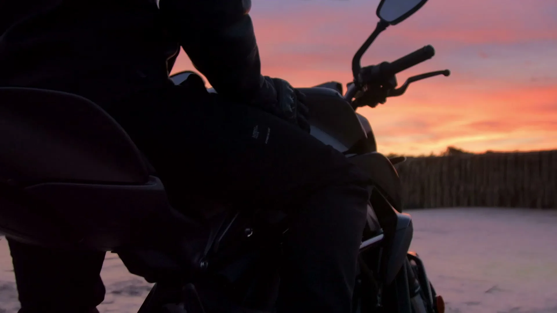 Motorrad von Rinos Bike & Passion vor Abendhimmel in Wangen-Brüttisellen